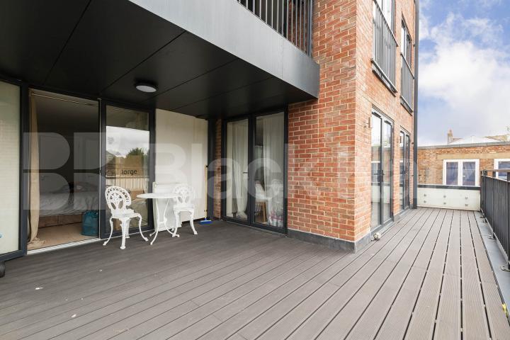 Spacious two bedroom and two bathroom with a large private balcony Tottenham Lane, Crouch End